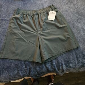 GREEN Alder 7 surf's up shorts
